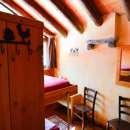 호텔 Rifugio Vieux Crest 3*