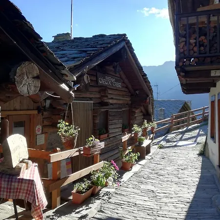 호텔 Rifugio Vieux Crest 3*