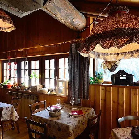 Hotell Rifugio Vieux Crest