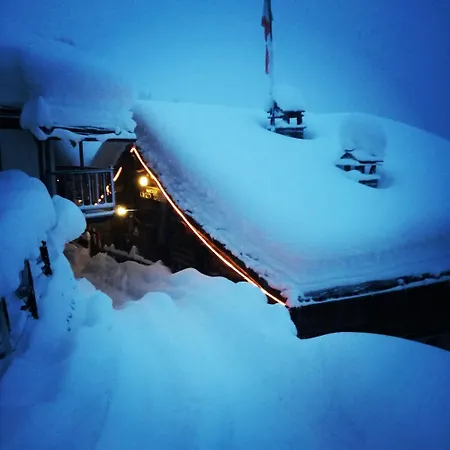 Otel Rifugio Vieux Crest 3*